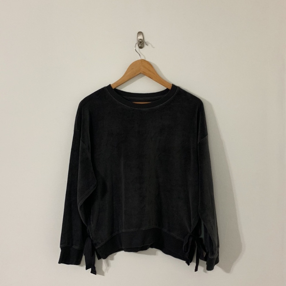 Velvet soft grey sweater that ties with bows